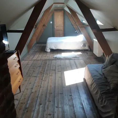 Dernier Etage Dans Belle Maison Bourgeoise Δωμάτια σε οικογενειακή κατοικία Hem