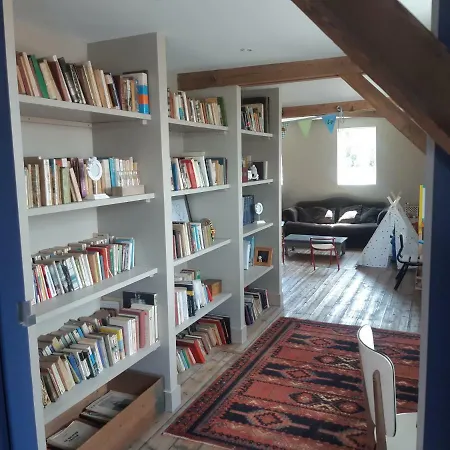 Dernier Etage Dans Belle Maison Bourgeoise Δωμάτια σε οικογενειακή κατοικία *
